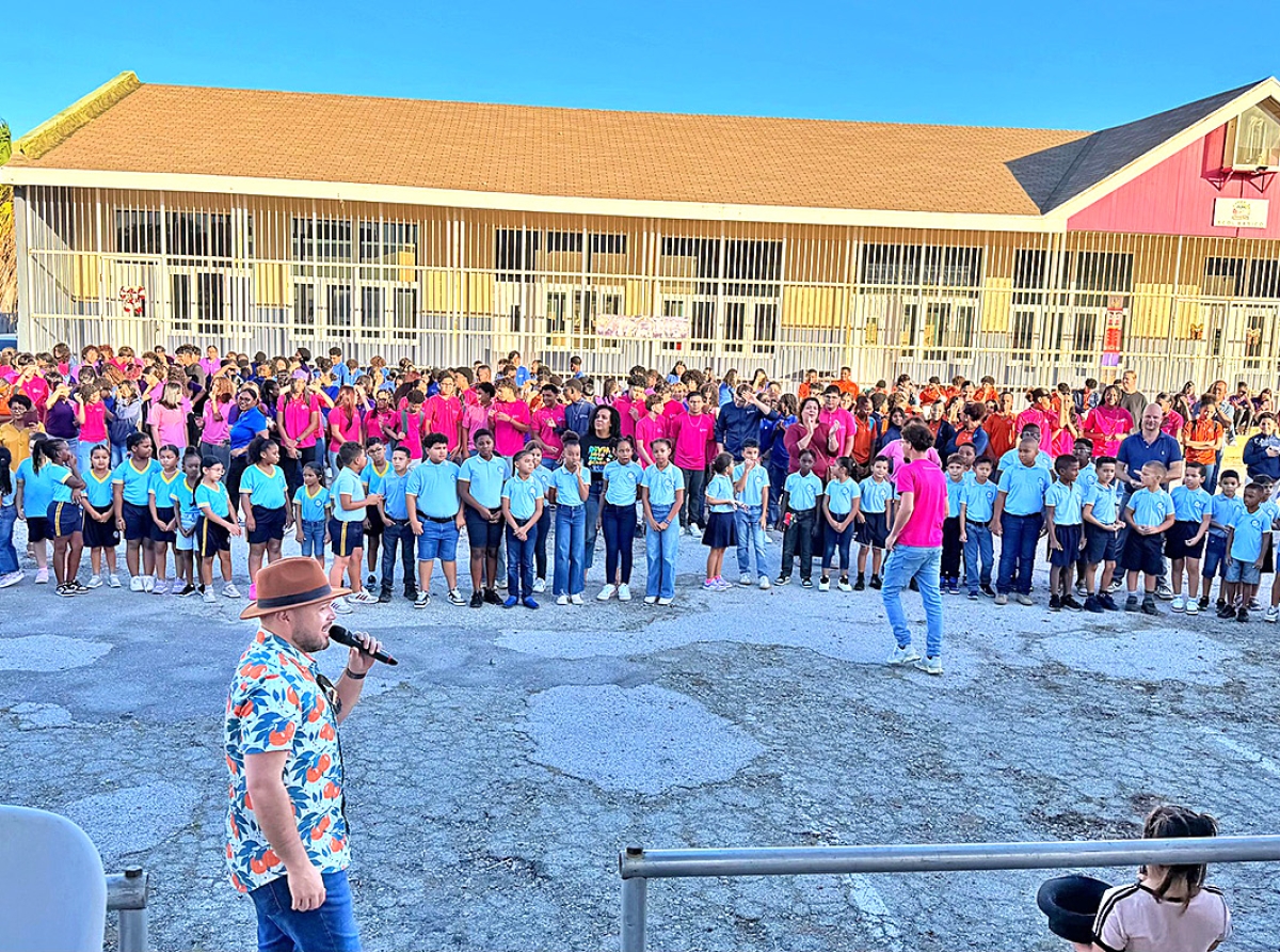 Colegio Santa Teresita a ricibi bishita di Dande